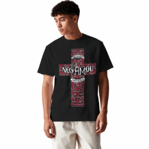 Ele Nos Amou Gospel — Camiseta Oversized Cruz Floral Rosas DTF Premium